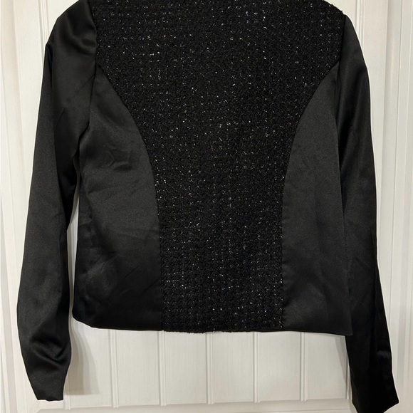 Chic Black Women's Blazer with Textured Detail - Picture 5 of 9